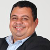 Foto do Professor Adriano Batista Rodrigues