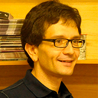 Foto do Professor Luis Mauro Sá Martino